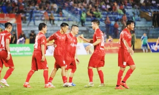 Tuyển Việt Nam All Stars ngược dòng ấn tượng, đánh bại Huyền thoại MU